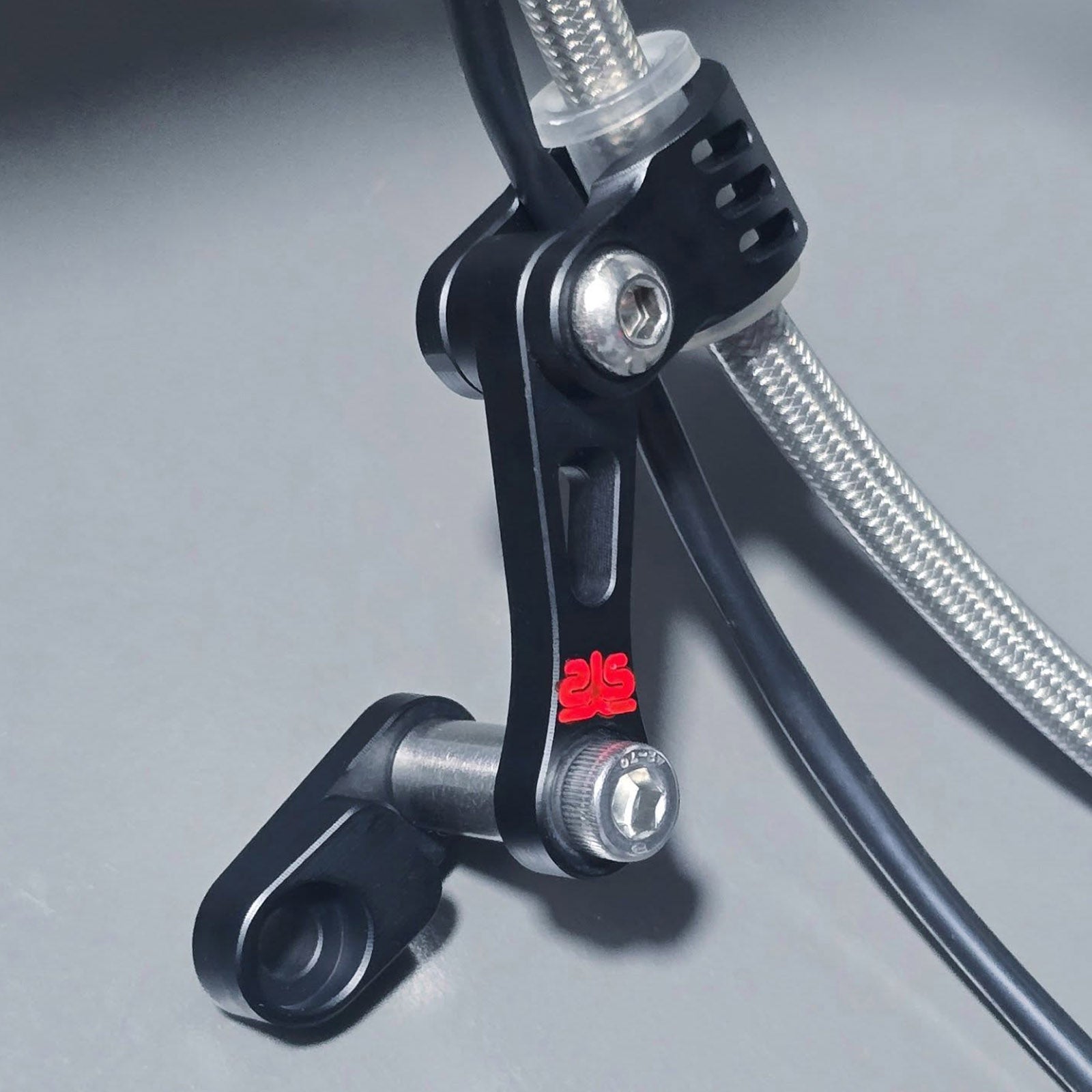 Brake lines holder